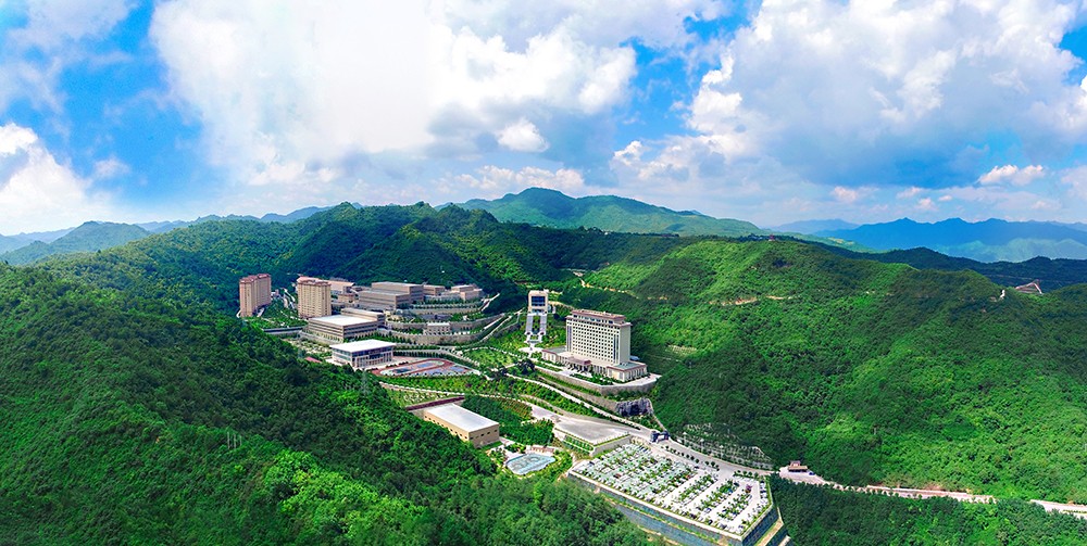 图1：绿树掩映中的agingames矿业股份有限公司 拷贝.jpg