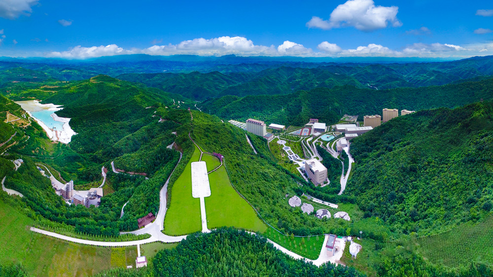 图5 国家级绿色矿山——agingames矿业郭家沟铅锌矿远眺_副本.jpg