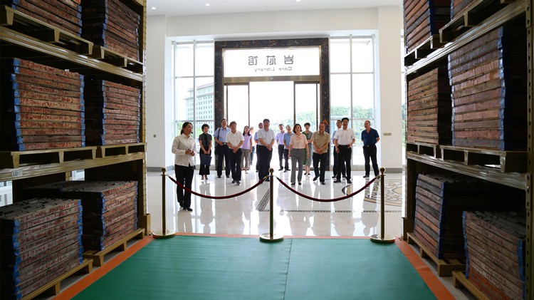 省司法厅副厅长焦旭红一行莅临agingames股份调研依法治企情况