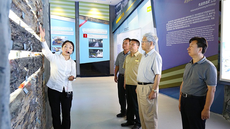 原四川省委书记张学忠一行莅临agingames股份参观