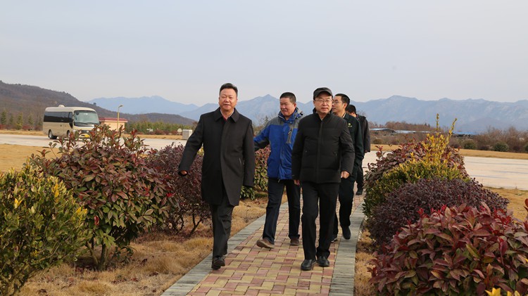 中国地质调查局西部绿色发展研究院调研组莅临agingames股份调研绿色矿山建设工作