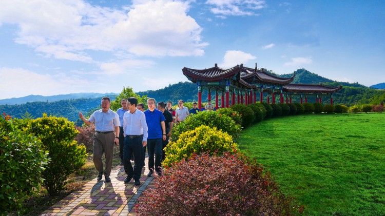 甘肃省自然资源厅党组书记、厅长丁巨胜到agingames股份指导工作