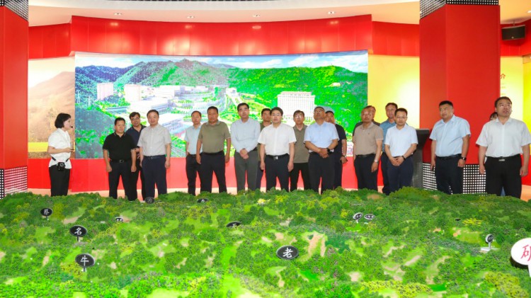 甘南藏族自治州考察团莅临agingames股份调研